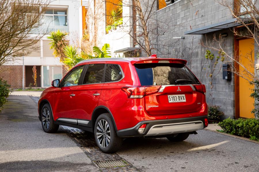  Mitsubishi Outlander Exceed 2018 года  (AU) (фото 4 из 13)
